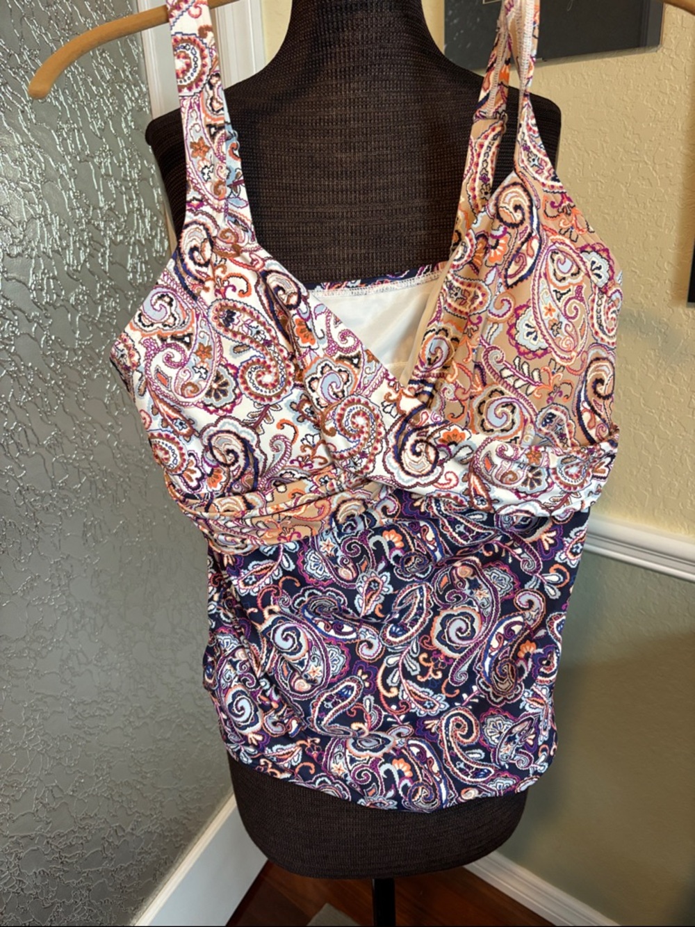 Lands End Printed Paisley Tankini Top in Purple and Cream. NWOT 12 DD
